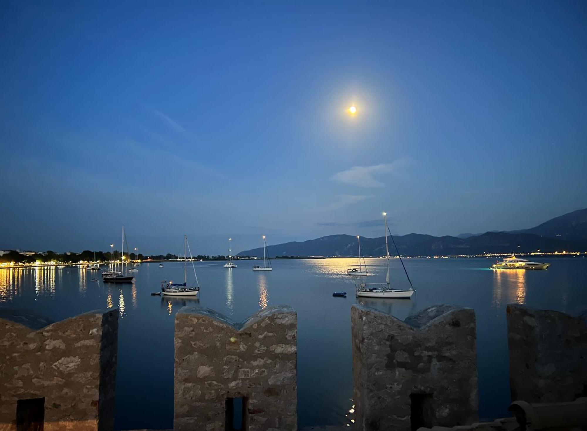 Madame Parisienne Villa Nafpaktos Exterior photo